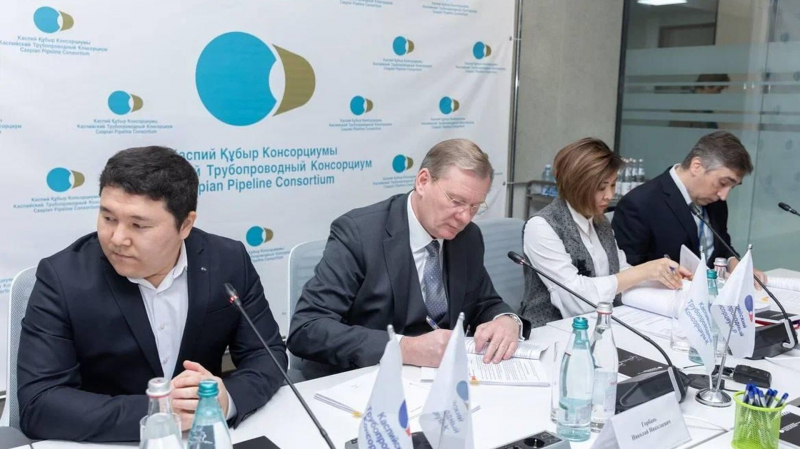 Глава КТК Николай Горбань подписал коллдоговор с трудовым коллективом компании