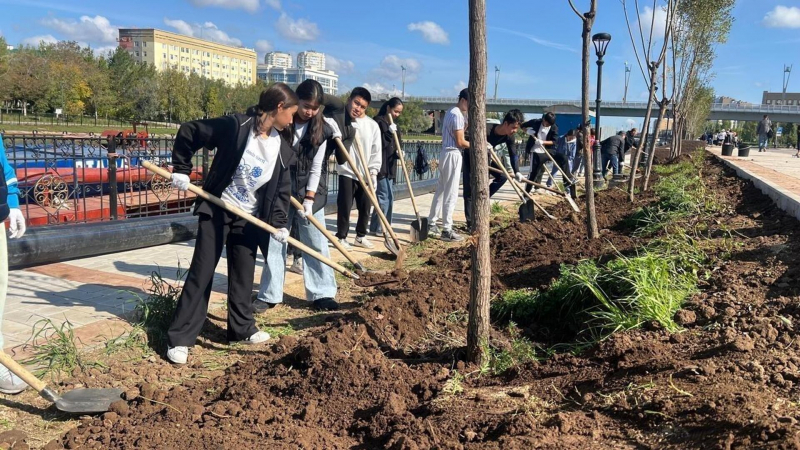 Масштабный общегородской субботник стартовал в Астане