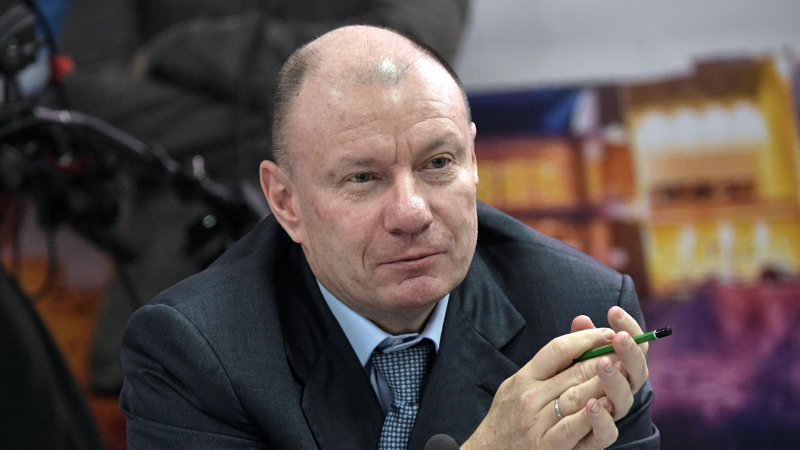 Потанин сравнил выдачу дешевых кредитов со змеей, пожирающей свой хвост