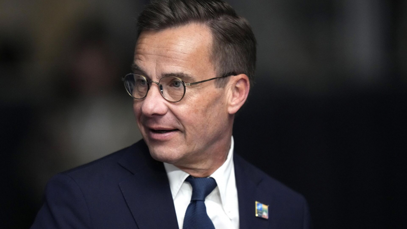 Премьер Швеции отложил визит в Сеул